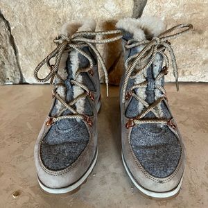 Sorel snow boot, size 9